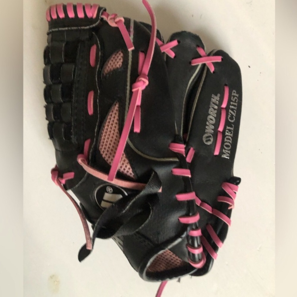 ⚾️ Worth Storm youth baseball glove